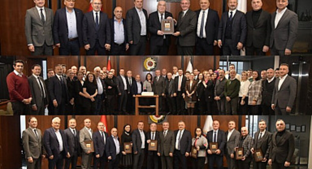 Başkan Murzioğlu'ndan personeline teşekkür plaketi