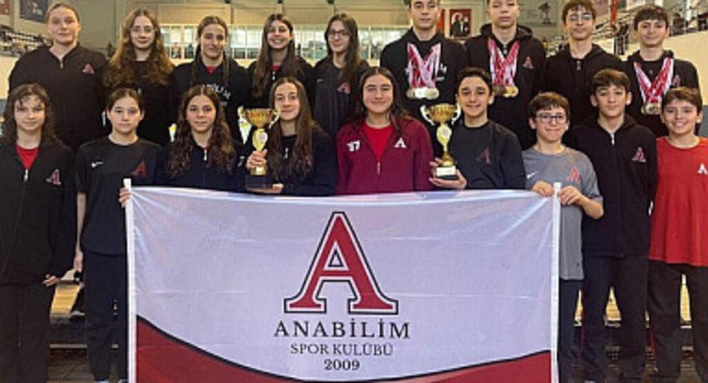 Anabilim Eğitim Kurumları Yüzme Takımından Büyük Başarı