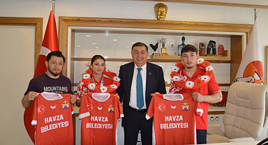 Havza’nın Gururları Başkan İkiz’i Ziyaret Etti