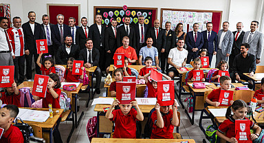 Bu Şehrin Çocukları Samsunsporludur Projesi ile 20 Bin Öğrenciye Hediye