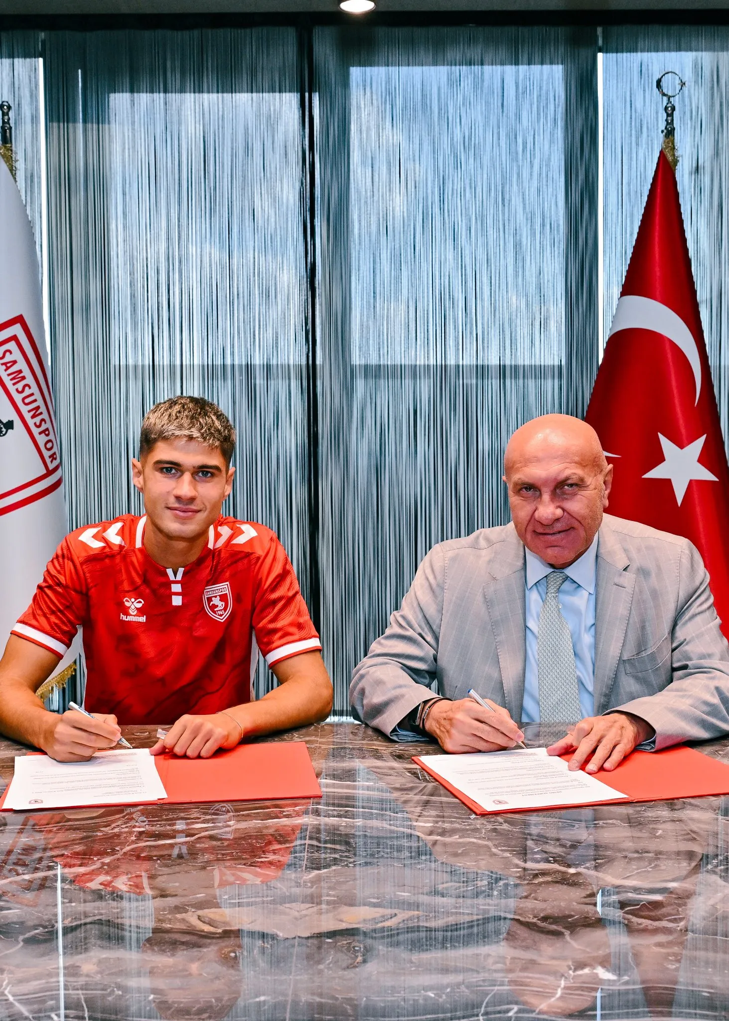 Samsunspor’dan Geleceğe 3 Milyon Euro’luk Yatırım: İtalyan Stoper Gabriele Guarino Samsun’da! Samsunspor’dan Geleceğe 3 Milyon Euro’luk Yatırım: İtalyan Stoper Gabriele Guarino Samsun’da!