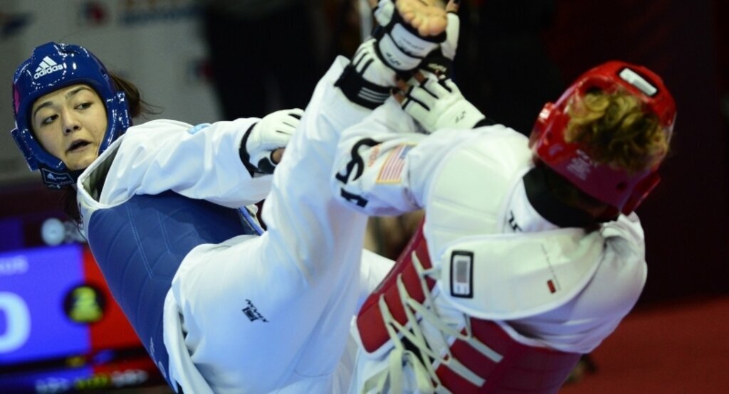 Bakan Kılı altın madalya kazanan Milli Taekwondo’cu Nafia Kuş’u tebrik etti