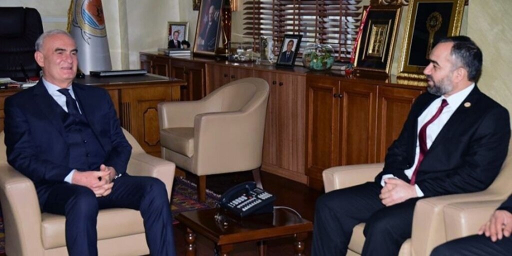 Başbakan Danışmanı Özçeri'den Başkan Yılmaz'a teşekkür
