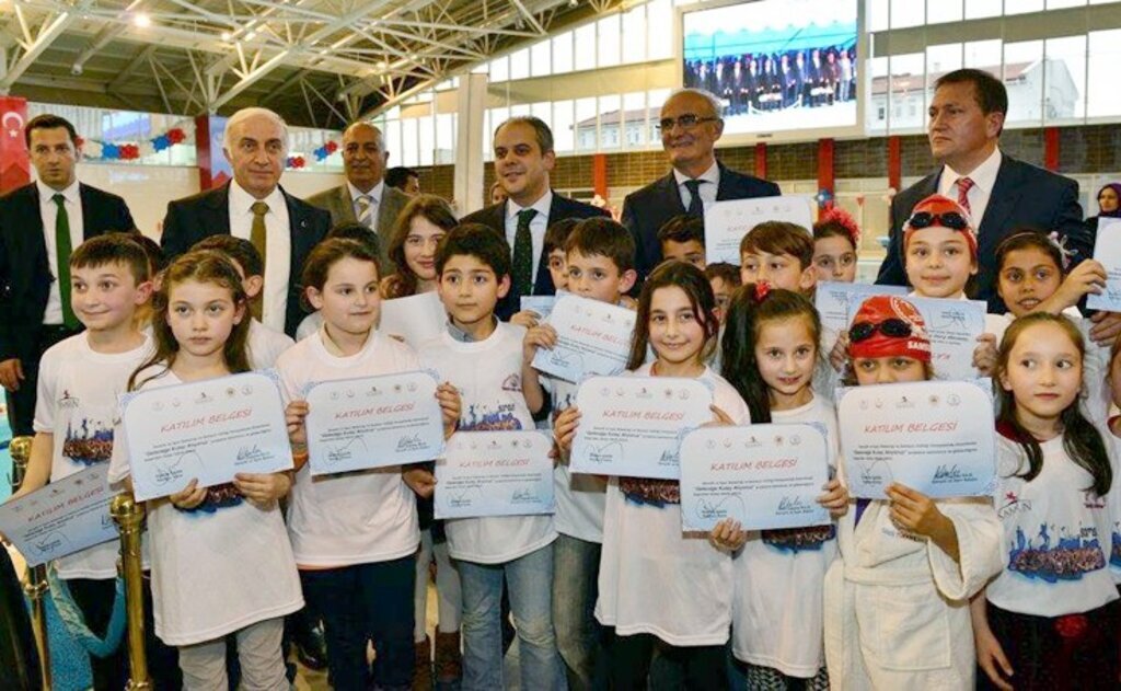 Başbakan Yıldırım ‘Geleceği Kulaç Atıyoruz’ projesini örnek gösterdi