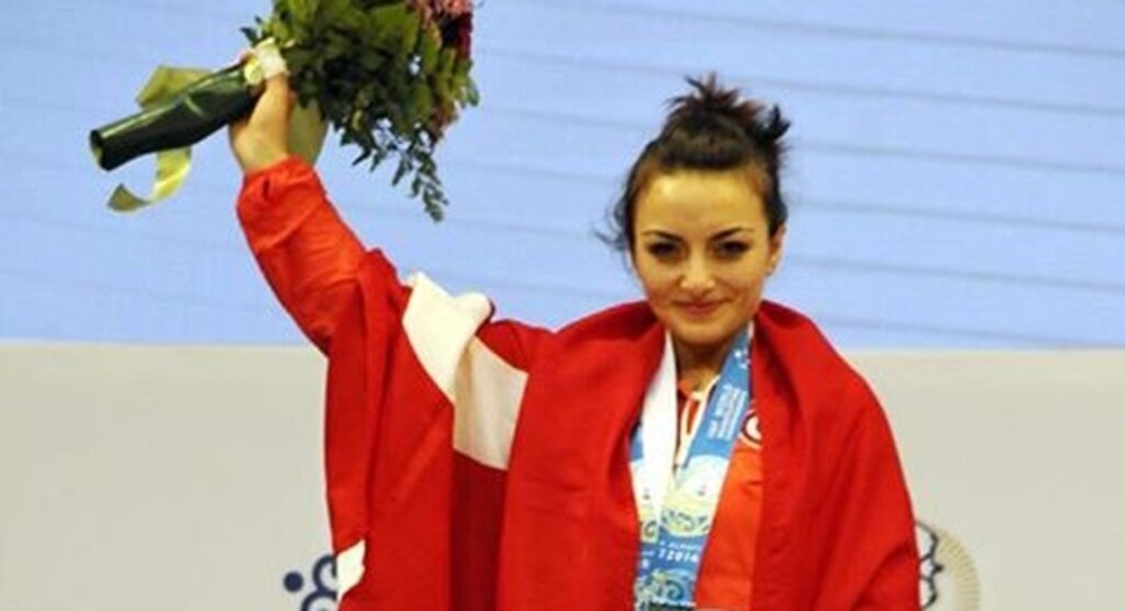 Milli Haltercimiz Sibel Özkan Konak'tan Tarihi Başarı