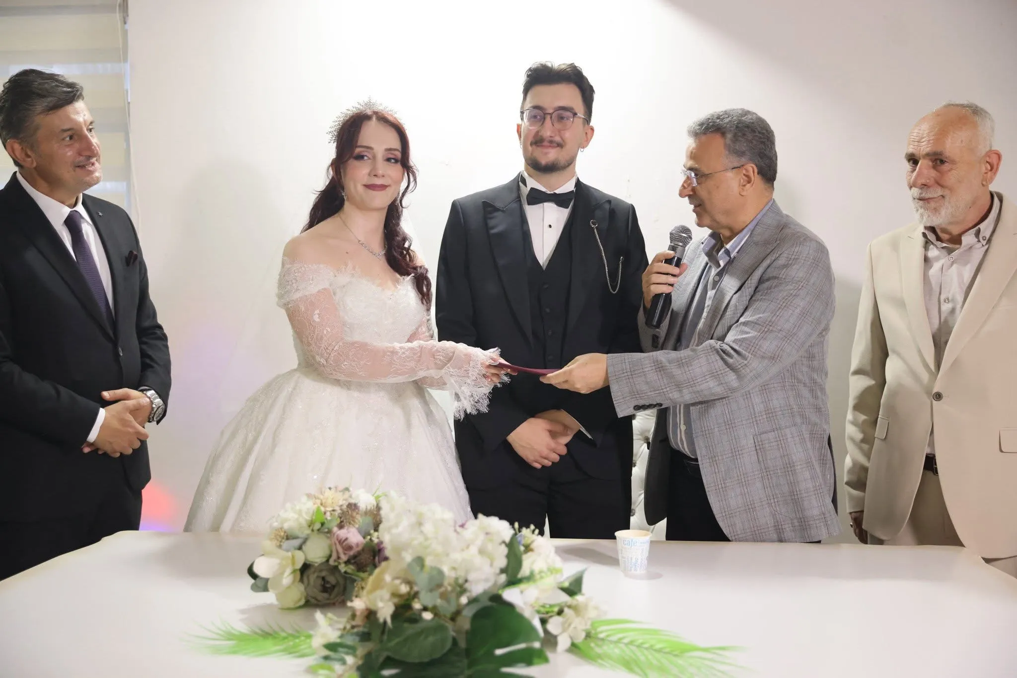 Gazeteci Recep Yazgan’ın mutlu günü: Mahinur ile Semih dünyaevine girdi Gazeteci Recep Yazgan’ın mutlu günü: Mahinur ile Semih dünyaevine girdi