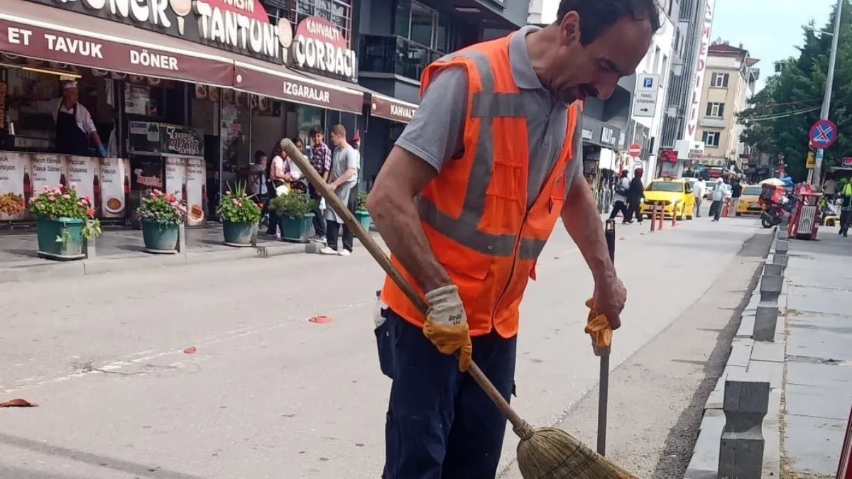 ilkadım Belediyesi Köşe Bucak Temizliyor ilkadım Belediyesi Köşe Bucak Temizliyor