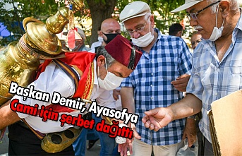 Başkan Demir, Ayasofya Cami için şerbet dağıttı