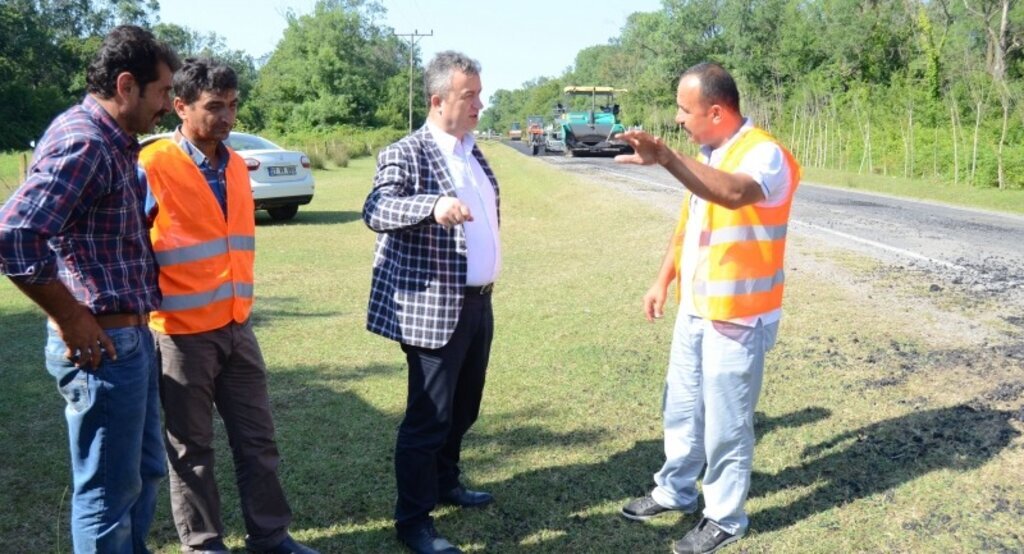 19 Mayıs İlçesi Yörükler Mahallesi Kuş Cenneti yolu sıcak asfalt kaplanıyor