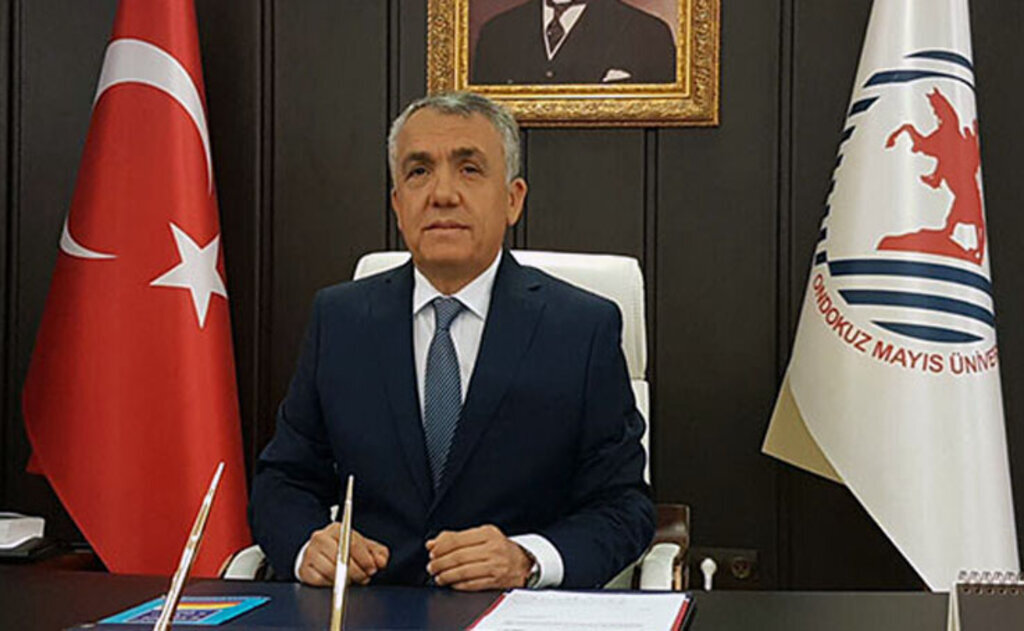 19 Mayıs Üniversitesi'nde devir teslim töreni yapıldı, yeni rektör koltuğuna oturdu