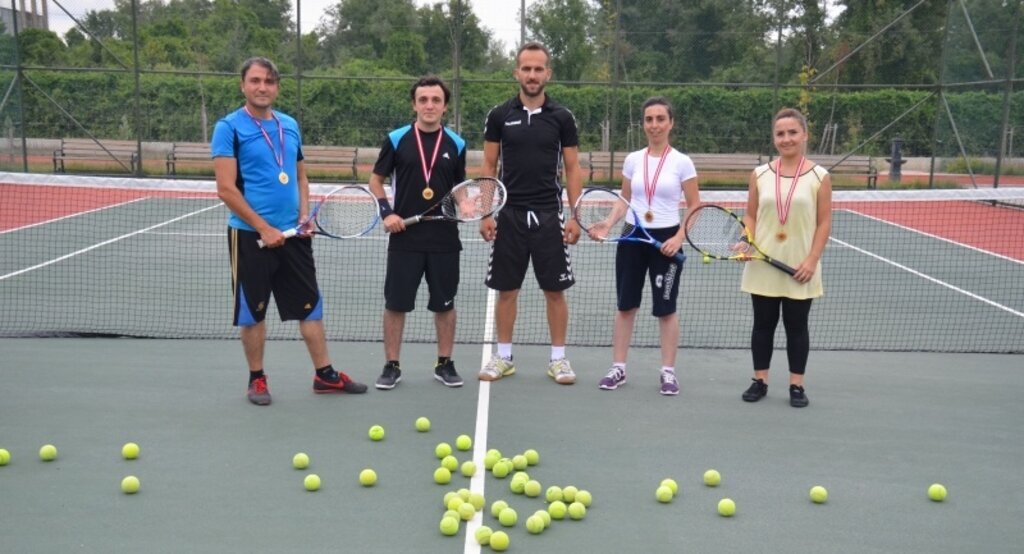 19 Mayıs’ın Gençleri kortları sevdi