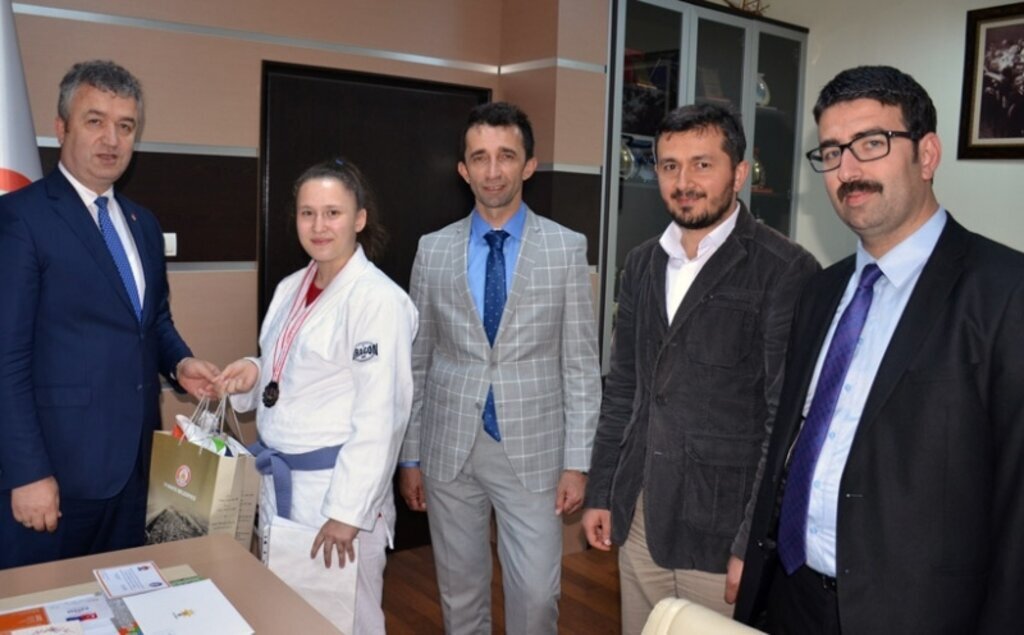 19 Mayıslı Melis Yaren Karagöl Türkiye 3. sü oldu