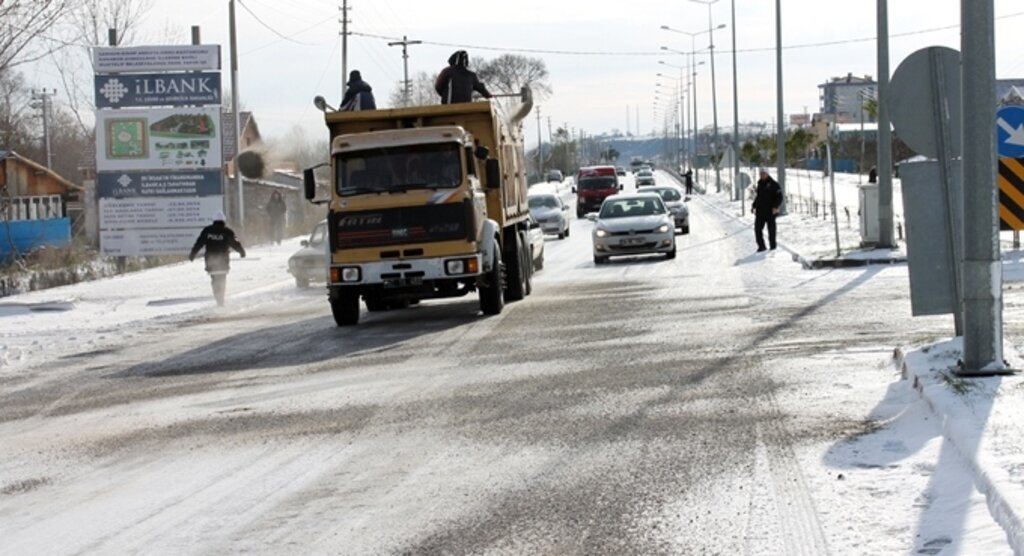 19 Mayıs’ta Kar Temizleme ve Yol Açma Çalışmaları Hızla Devam Ediyor
