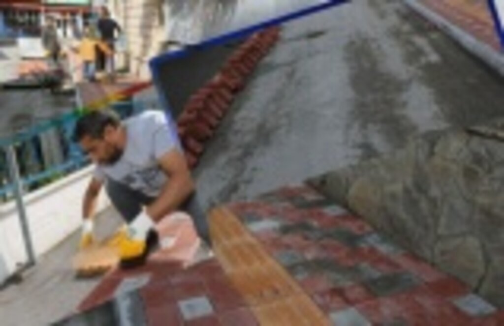 Bafra Gazipaşa Mahallesi'nde kaldırım çalışmaları devam ediyor