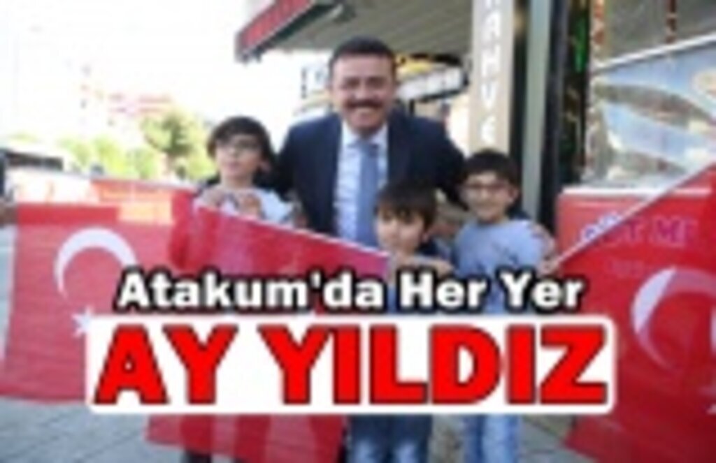 Başkan Taşçı Türk Bayrağı dağıttı