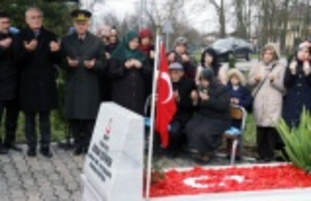 Afrin Şehidi Çeviker mezarı başında dualarla anıldı