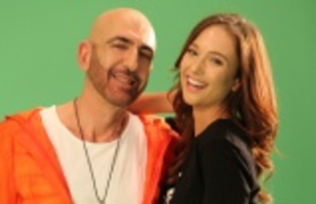 Serhat Lea Steflickova ile Kamera Karşısına Geçti