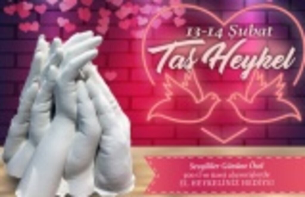 Sevgililer Gününe özel el heykelleri Yeşilyurt AVM'de