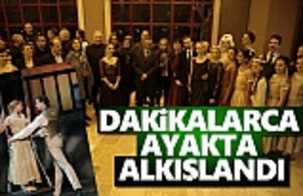 Çalıkuşu Dakikalarca Ayakta Alkışlandı