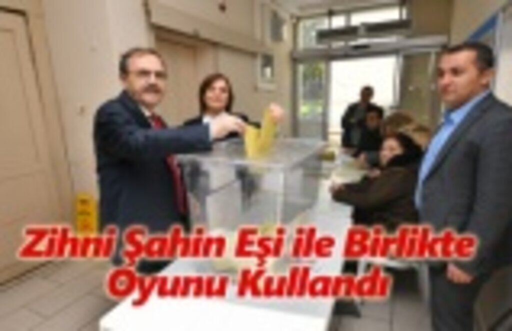 Zihni Şahin Eşi ile Birlikte Oyunu Kullandı