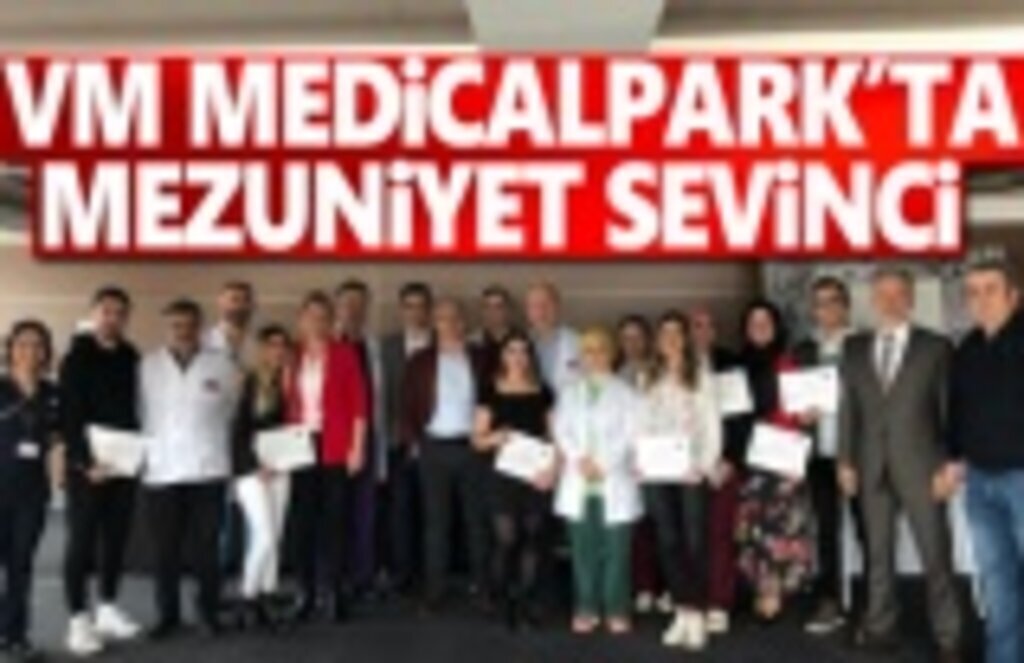 VM Medicalpark'ta Yoğun Bakım Hemşireliği Mezunlarını verdi