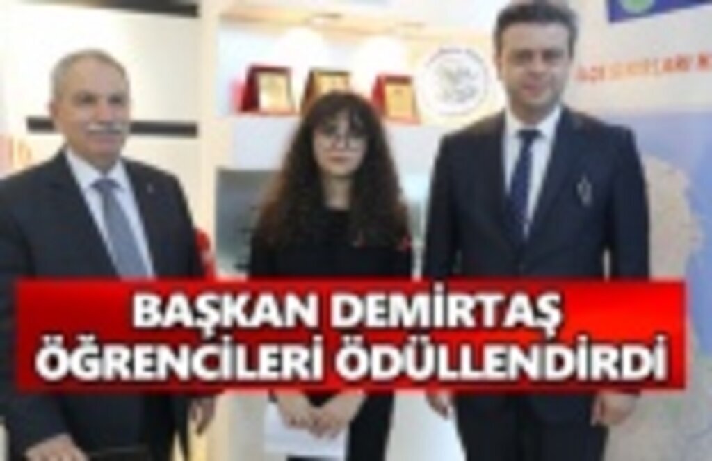 Başkan Demirtaş öğrencileri ödülendirdi