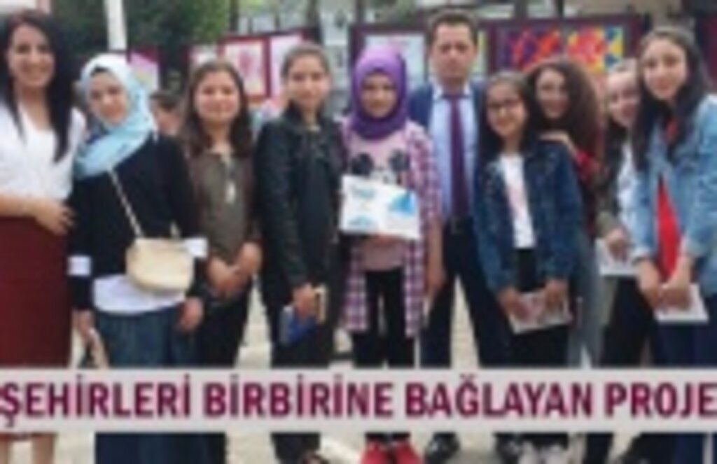 Türkiye'nin farklı şehirlerindeki öğrenciler aynı anda kitap okudu!