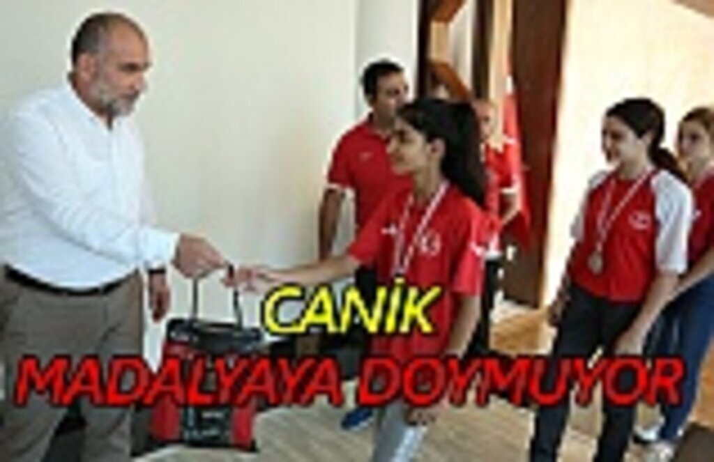 Canik madalyaya doymuyor
