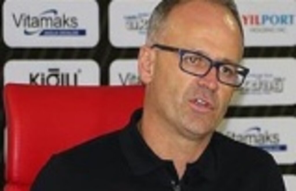 Buz: Oynanan futboldan memnun olmadım