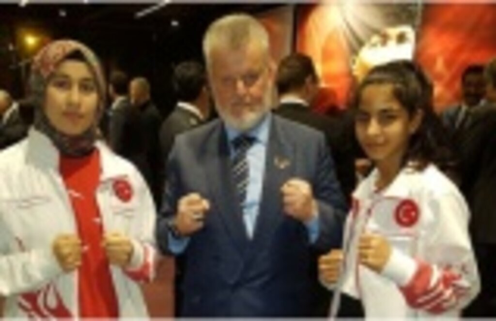 Şampiyon sporcular resepsiyona katıldı