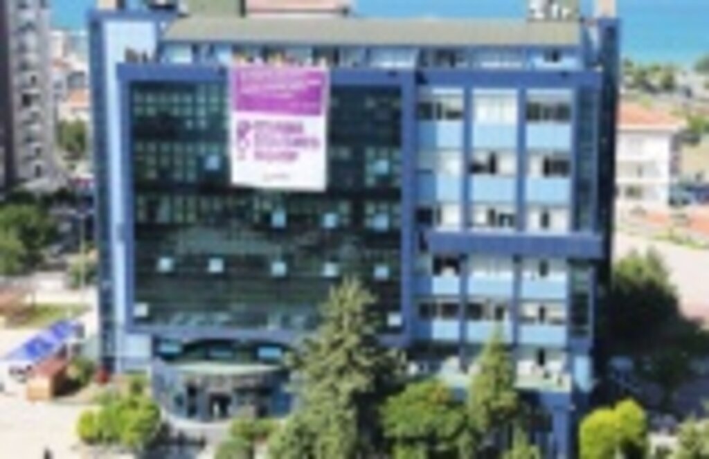 Atakum Belediyesi'nden İstanbul Sözleşmesi'ne pankartlı destek