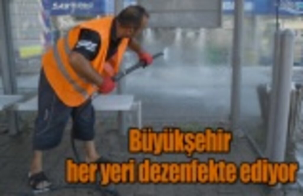 Büyükşehir her yeri dezenfekte ediyor