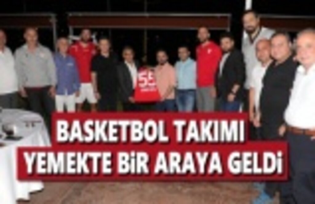 Basketbol Takımı Yemekte bir araya geldi