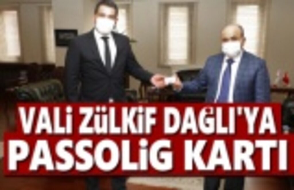 Vali Zülkif Dağlı'ya Passolig Kartı