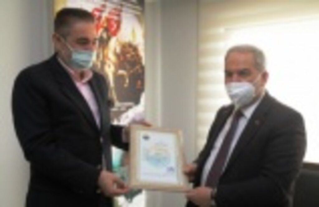 İşyeri açma ruhsatını Başkan Demirtaş takdim etti