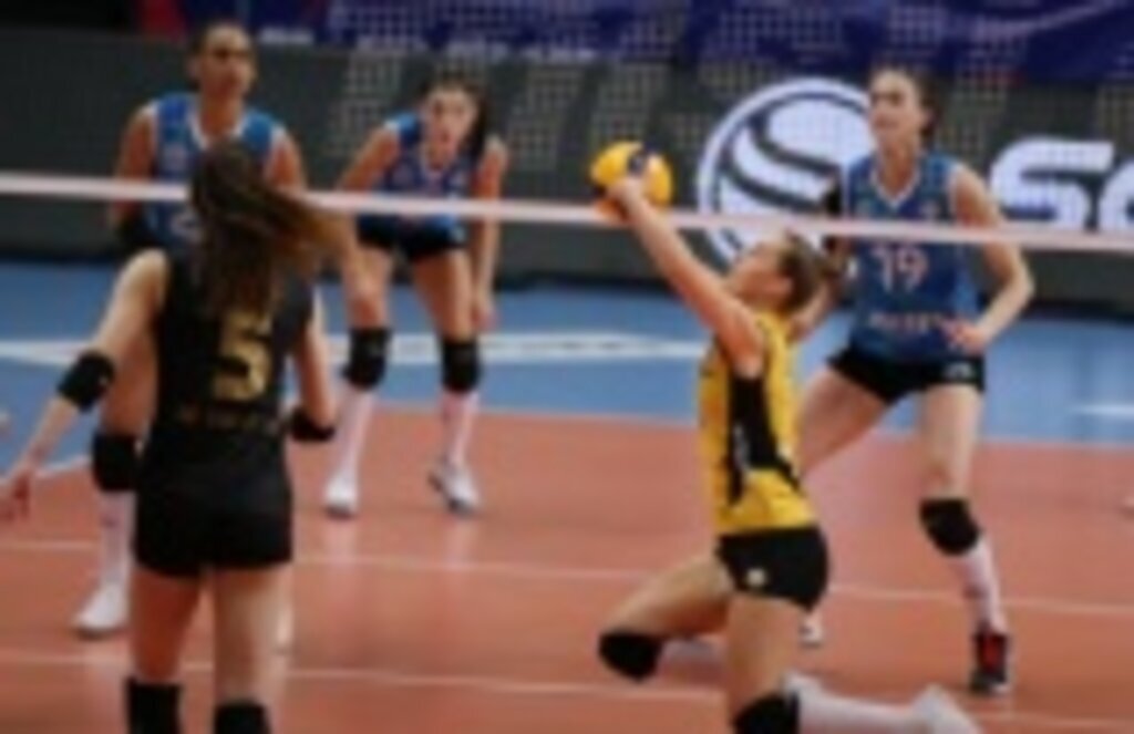 VakıfBank Kadın Voleybol Takımı Bursa'da da kazandı