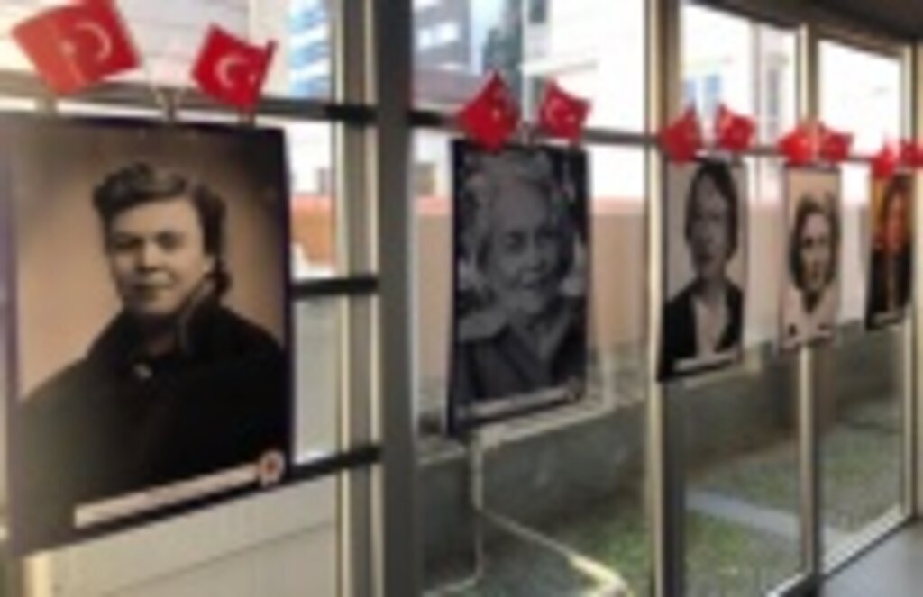 Cumhuriyet'in Yetiştirdiği Kadın İlkler isimli sergi Samsun'da açıldı