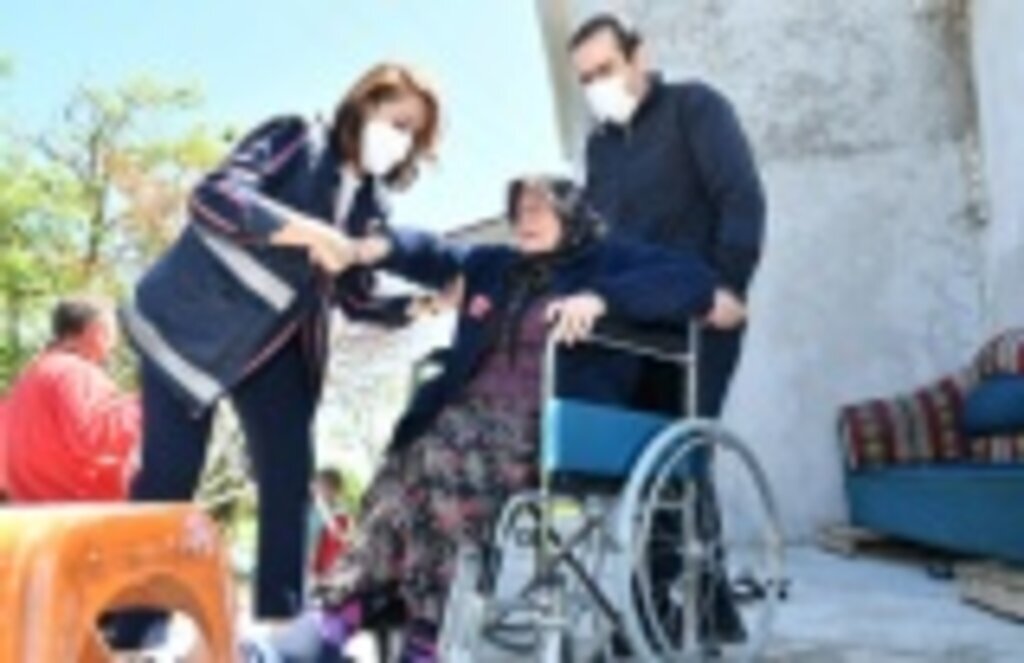 Engelli vatandaşlara tekerlekli sandalye - Samsun Haber