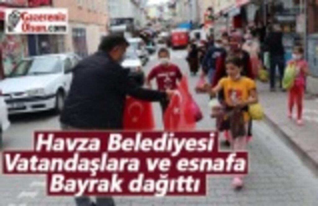 Havza Belediyesi vatandaşlara ve esnafa bayrak dağıttı
