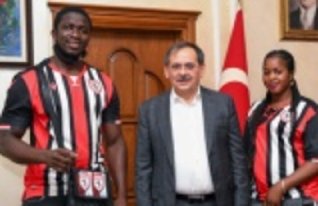 Senegalli Ebubekir ve eşinden Başkan Demir'e ziyaret