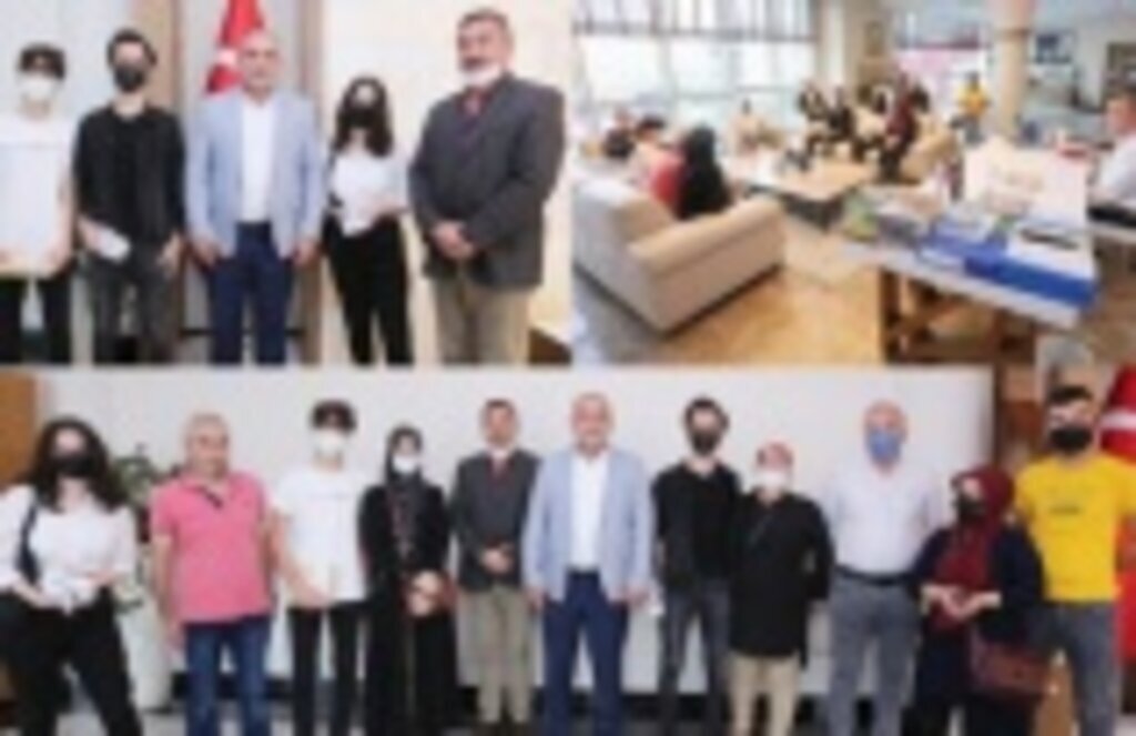 Başkan Sandıkçı YKS'de derece yapan öğrencileri ödüllendirdi