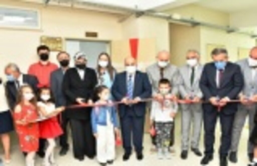 Vali Dağlı ve Rektör Ünal öğrencilerin heyecanına ortak oldu