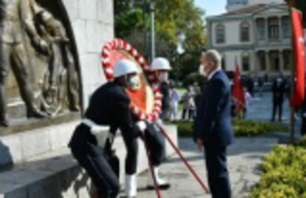 Samsun'da 29 Ekim coşkusu, Atatürk Anıtı'na çelenk konuldu