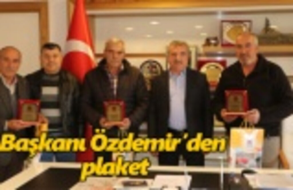 Başkanı Özdemir’den plaket