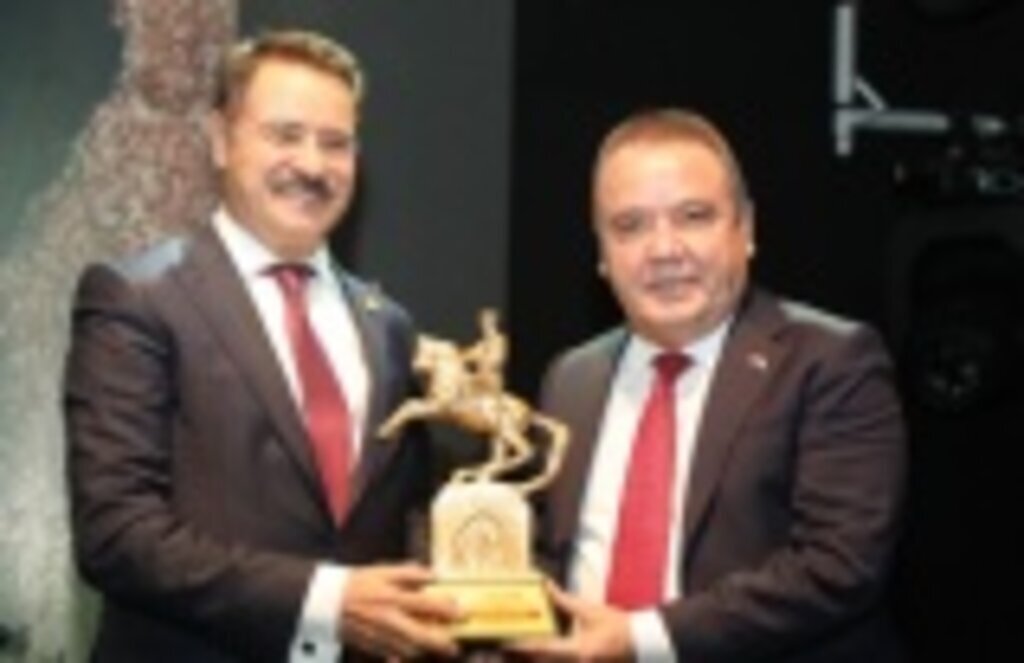Başkan Deveci’ye 'Yılın Belediye Başkanı' ödülü