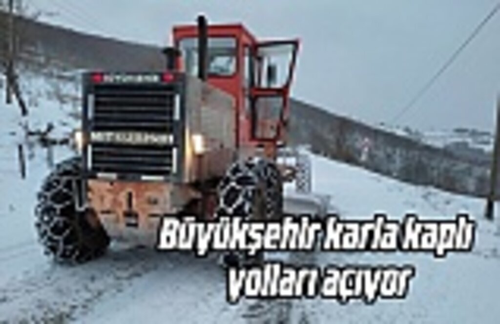 Büyükşehir karla kaplı yolları açıyor