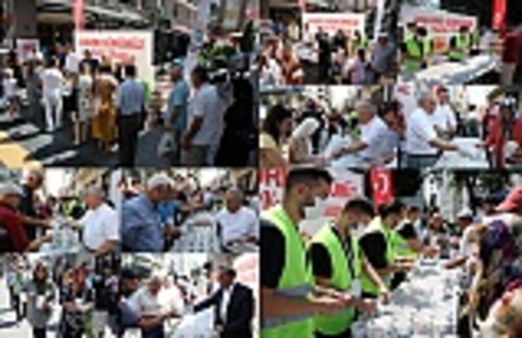 Başkan Demirtaş 7 noktada vatandaşlara aşure ikramında bulundu