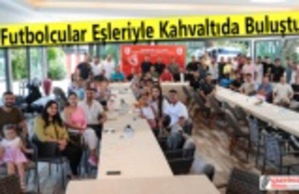 Futbolcular aileleriyle kahvaltıda bir araya geldi