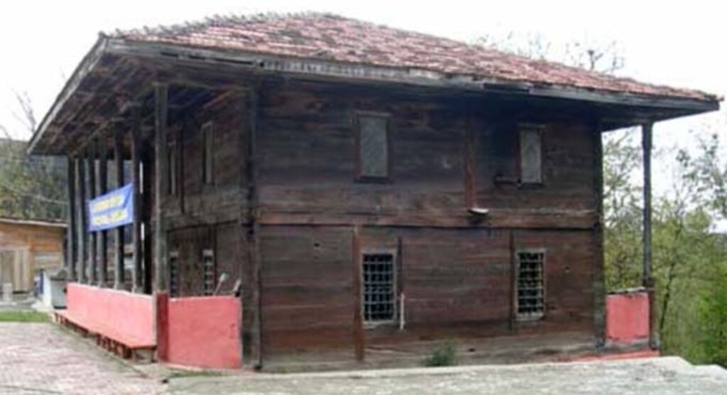 300 yıllık ahşap cami yıkılma tehlikesiyle karşı karşıya
