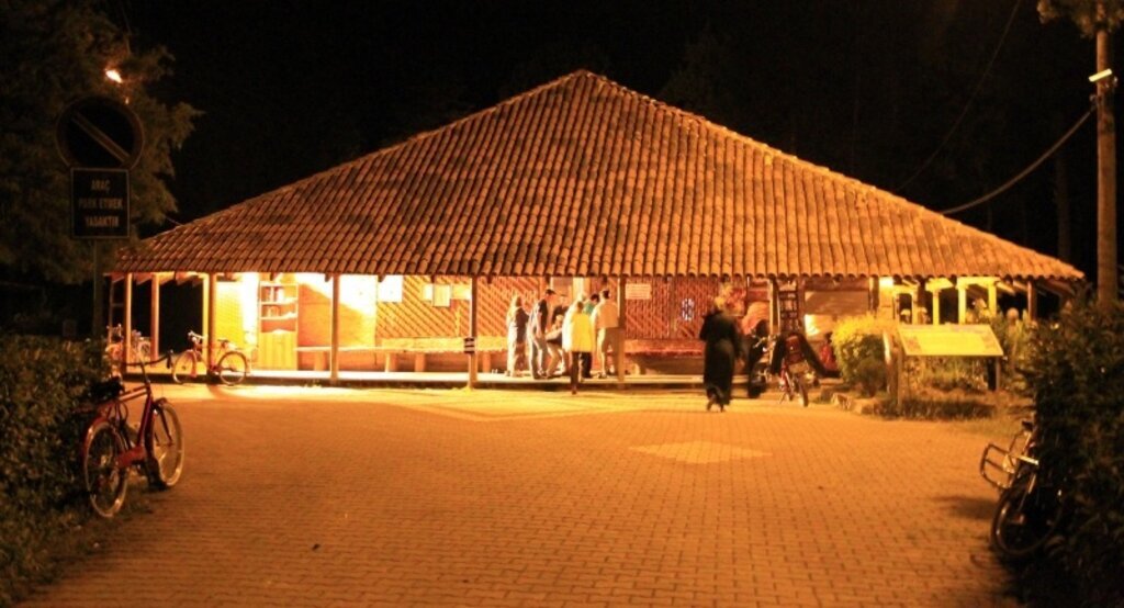 840 yıllık tarihi çivisiz camide ilk teravih kılındı